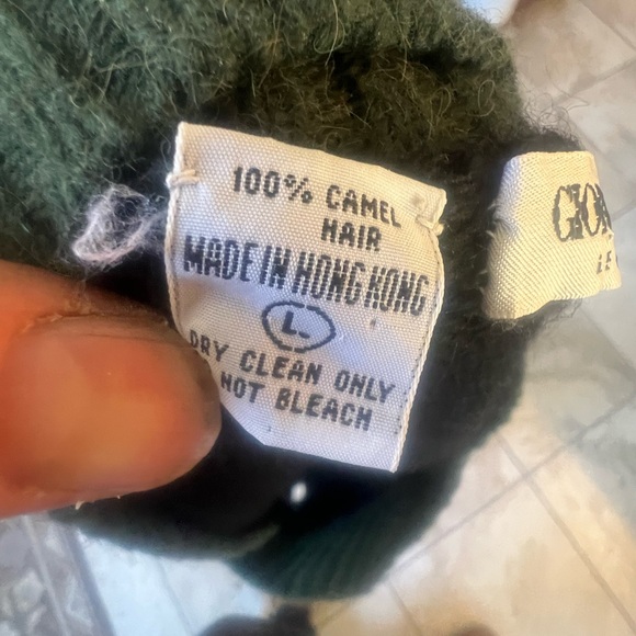 Beautiful Giorgio Armani Camel Hair sweate - Picture 5 of 5